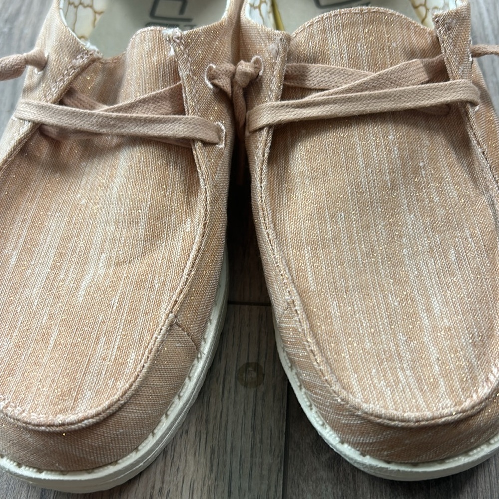 New nwot Hey Dude Wendy Sparkling Rose Gold Sneaker Women’s size 6 - Picture 8 of 11